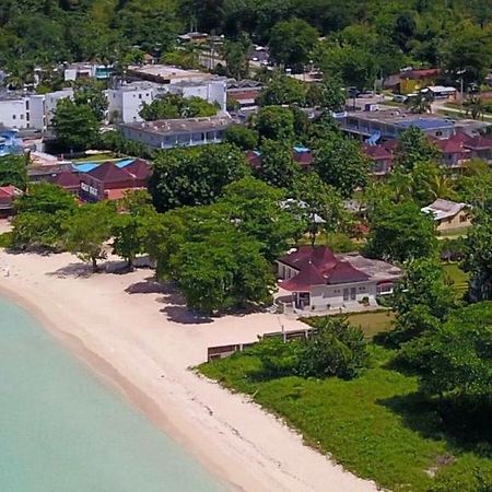 Coral Seas Beach Negril Buitenkant foto