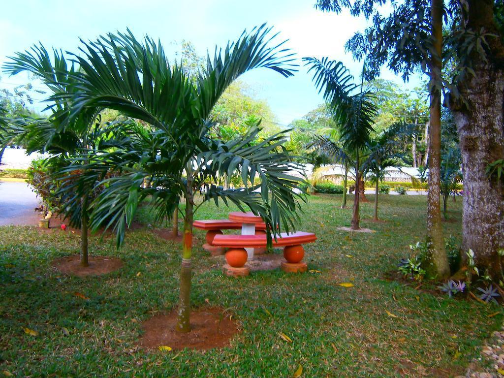 Coral Seas Beach Negril Buitenkant foto