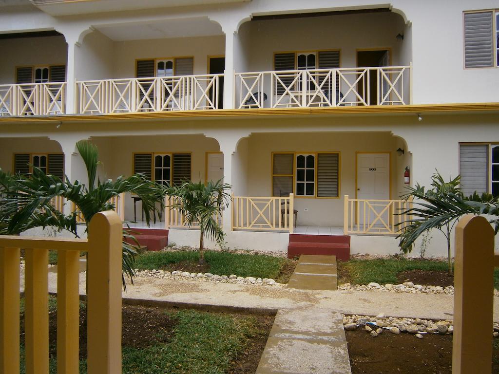 Coral Seas Beach Negril Buitenkant foto