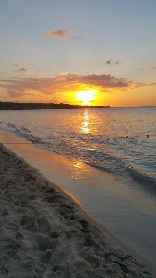Coral Seas Beach Negril Buitenkant foto