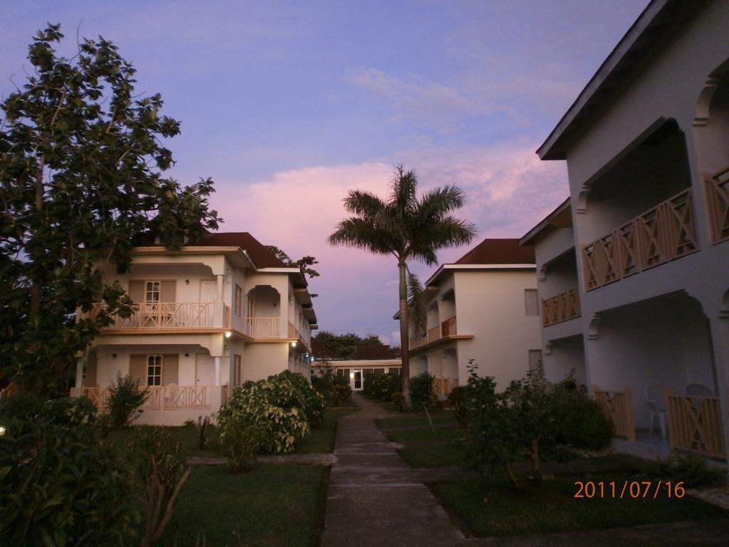 Coral Seas Beach Negril Buitenkant foto
