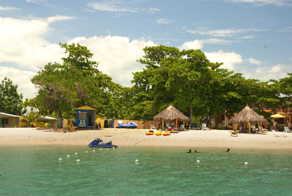 Coral Seas Beach Negril Buitenkant foto