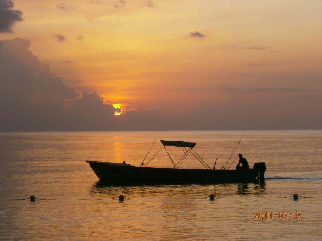 Coral Seas Beach Negril Buitenkant foto
