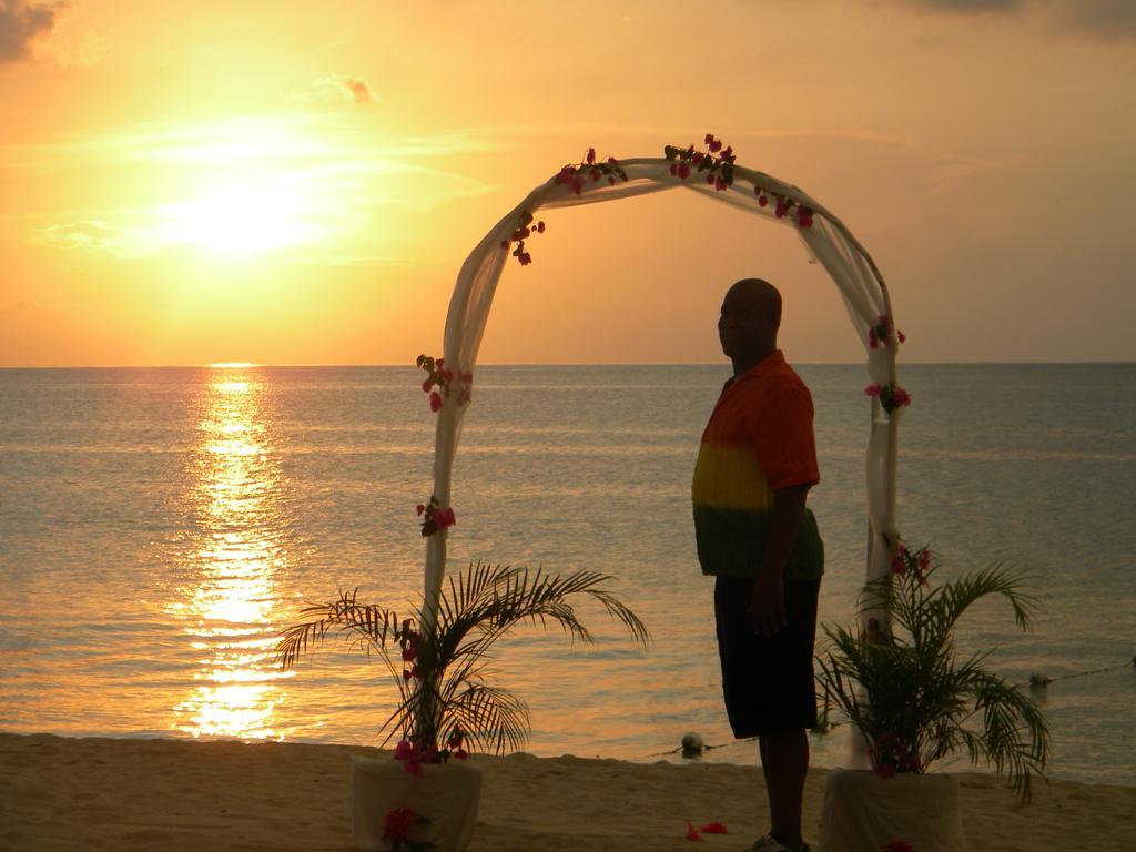 Coral Seas Beach Negril Buitenkant foto