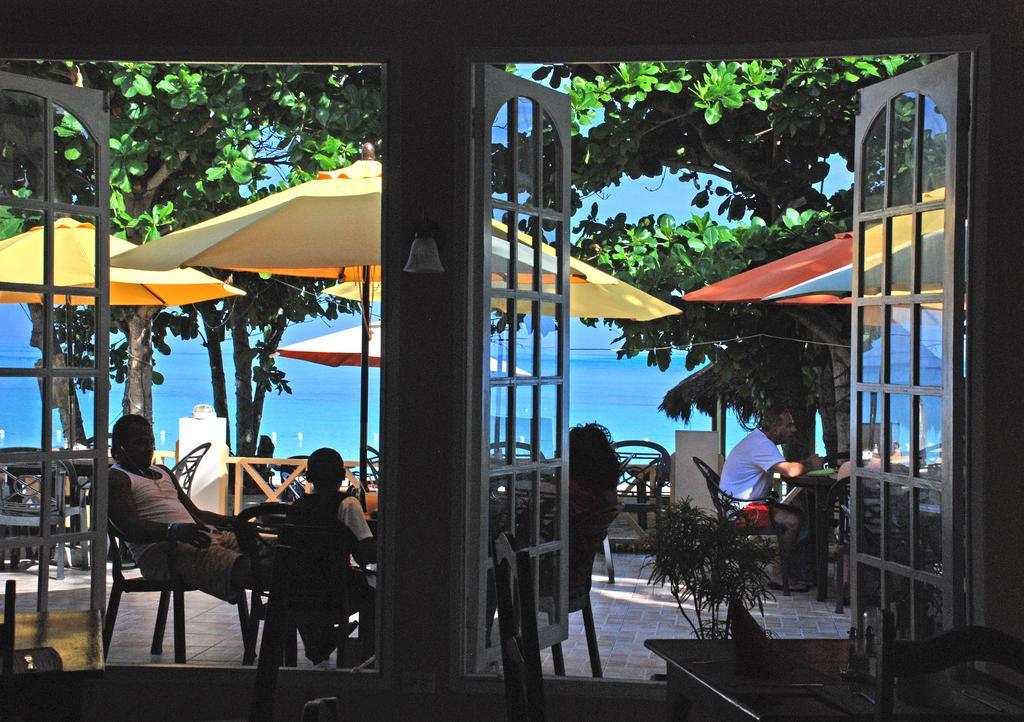 Coral Seas Beach Negril Buitenkant foto
