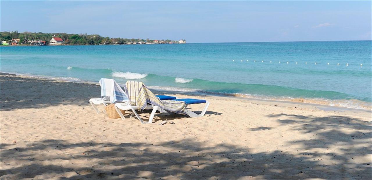 Coral Seas Beach Negril Buitenkant foto