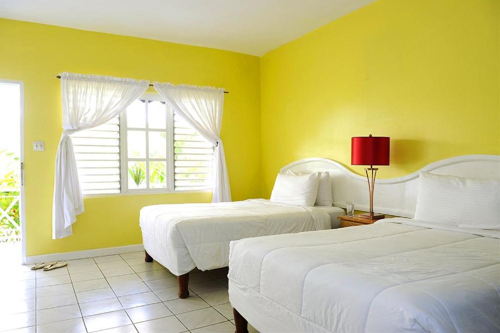 Coral Seas Beach Negril Buitenkant foto