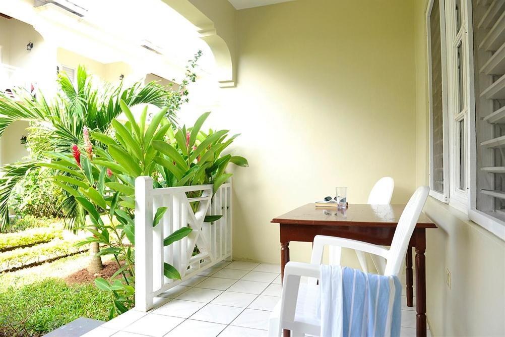 Coral Seas Beach Negril Buitenkant foto