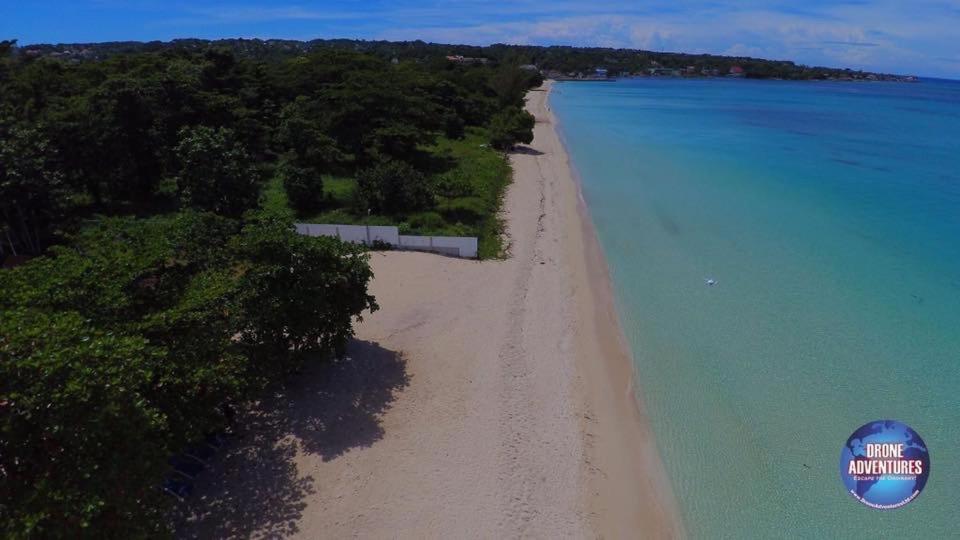 Coral Seas Beach Negril Buitenkant foto